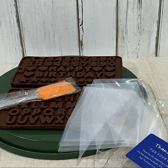 NIB Set of Food Grade Silicone Shape Molds with Spatula & Chocolate Squeeze Bags - Picture 3 of 12